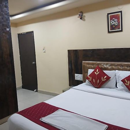 Blossoms Room Holiday Inn- Lakdikapul Haydarabad Dış mekan fotoğraf