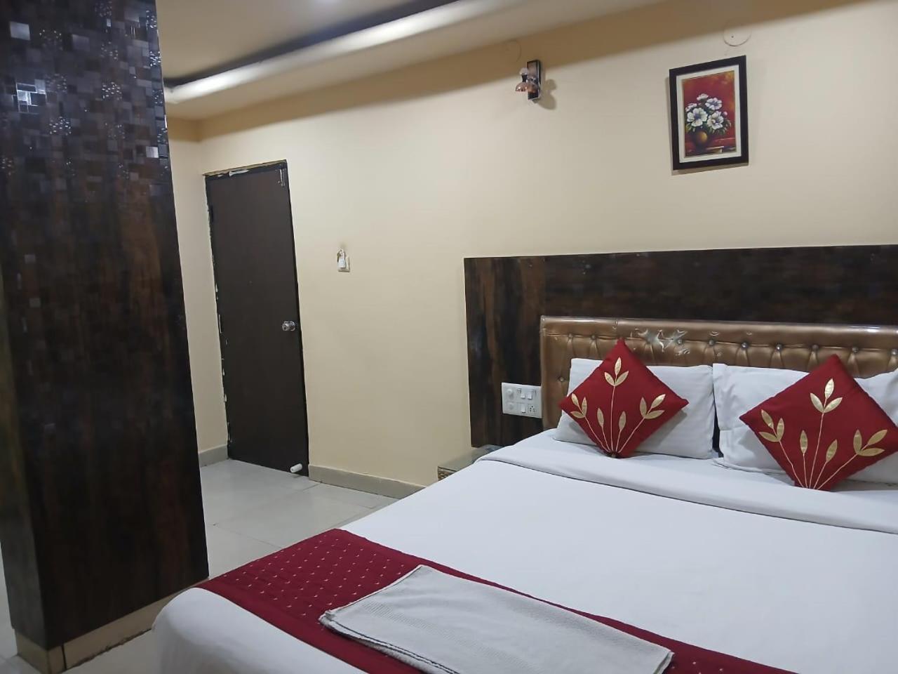 Blossoms Room Holiday Inn- Lakdikapul Haydarabad Dış mekan fotoğraf