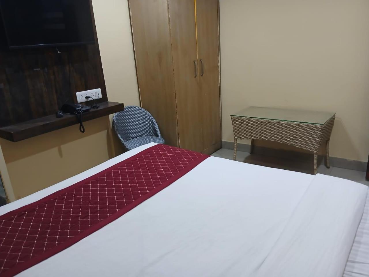 Blossoms Room Holiday Inn- Lakdikapul Haydarabad Dış mekan fotoğraf
