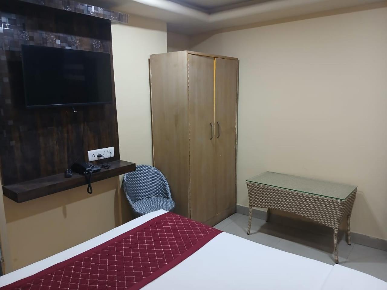 Blossoms Room Holiday Inn- Lakdikapul Haydarabad Dış mekan fotoğraf