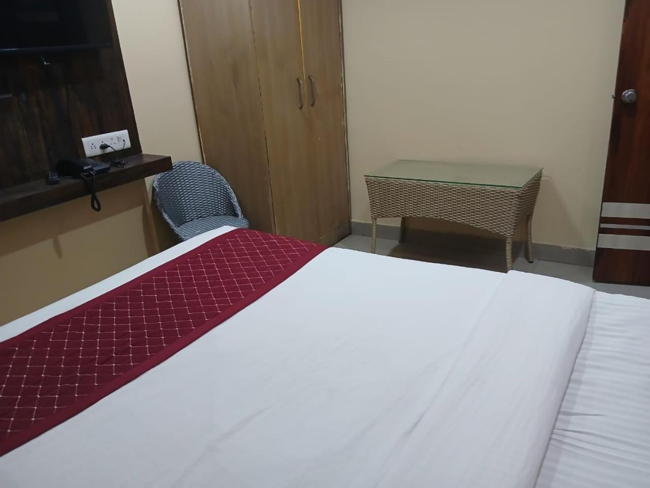 Blossoms Room Holiday Inn- Lakdikapul Haydarabad Dış mekan fotoğraf