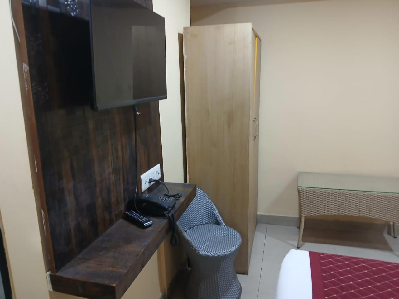 Blossoms Room Holiday Inn- Lakdikapul Haydarabad Dış mekan fotoğraf