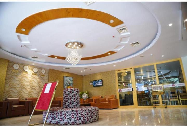 Blossoms Room Holiday Inn- Lakdikapul Haydarabad Dış mekan fotoğraf